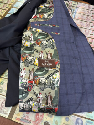 Jacket 2 khuy kẻ ô- vải wool 70%- giá 6.000.000