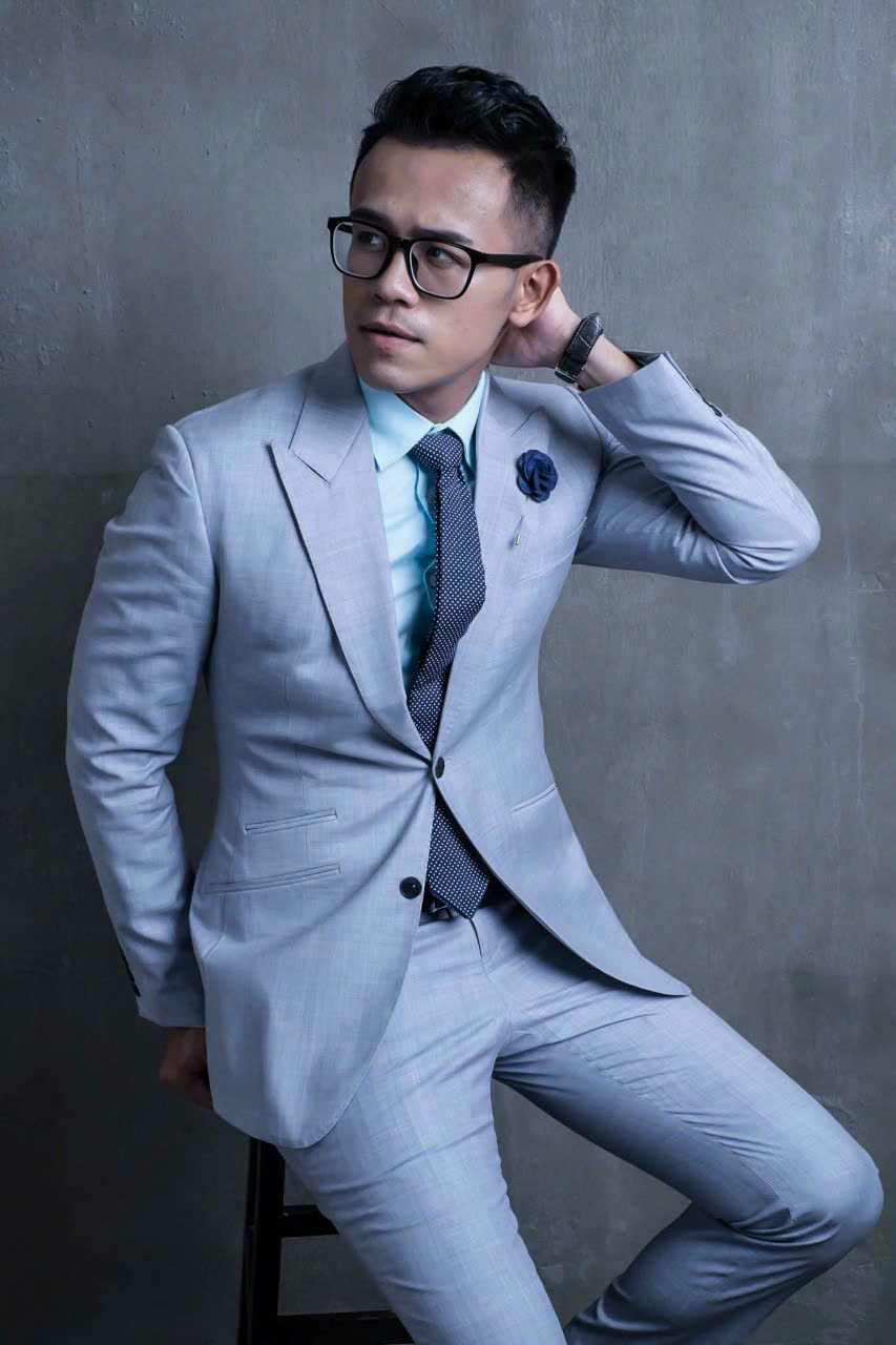 bộ suit ghi sáng - vải wool 60%- giá 9.000.000