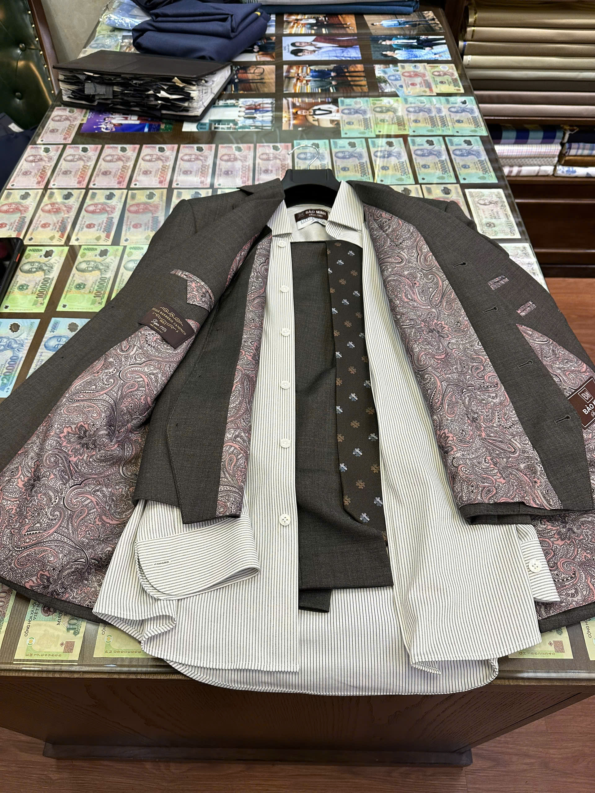 suit 3 mảnh- vải wool- giá 8.000.000