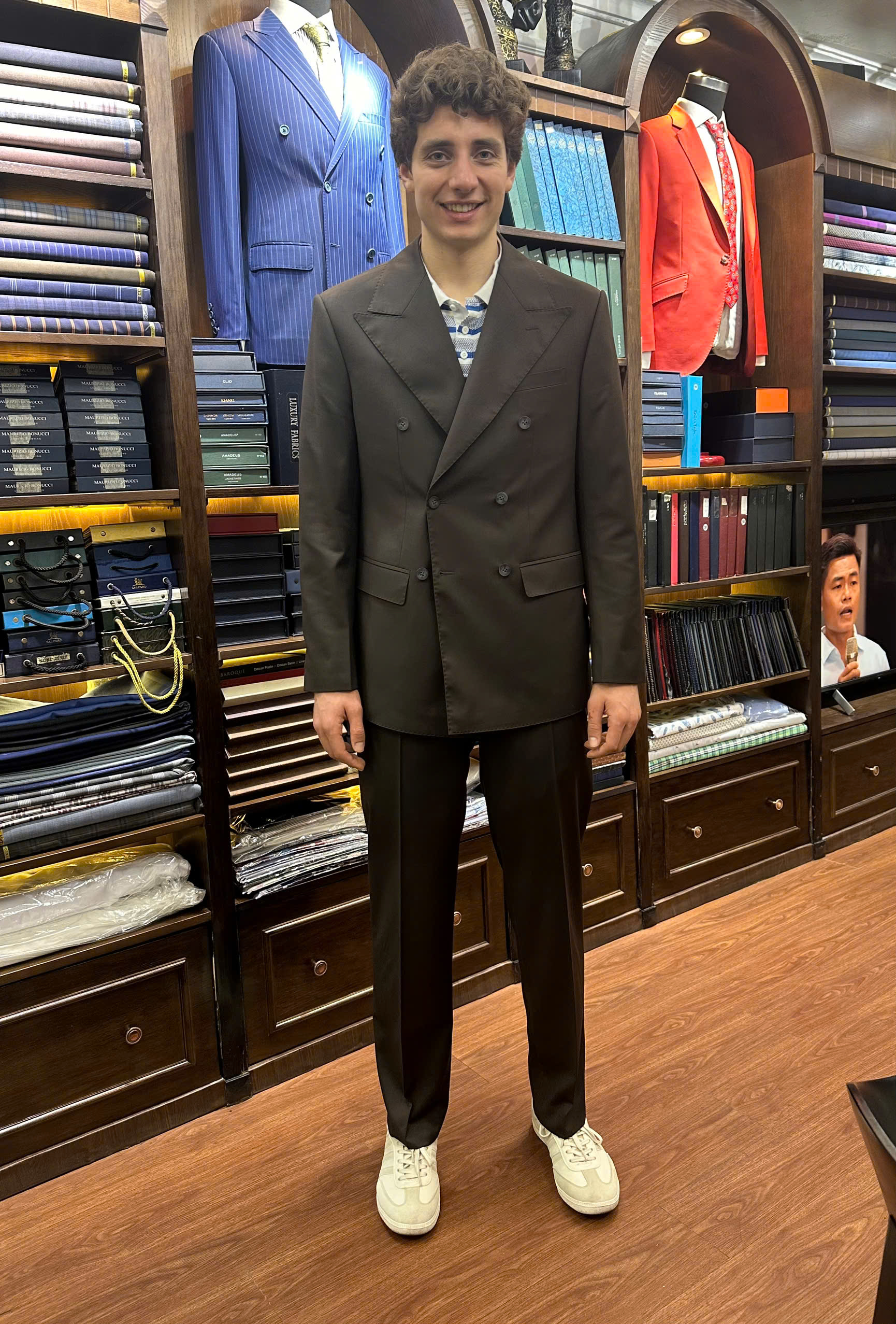 suit double màu nâu trơn- vải wool 50% - giá 7.000.000